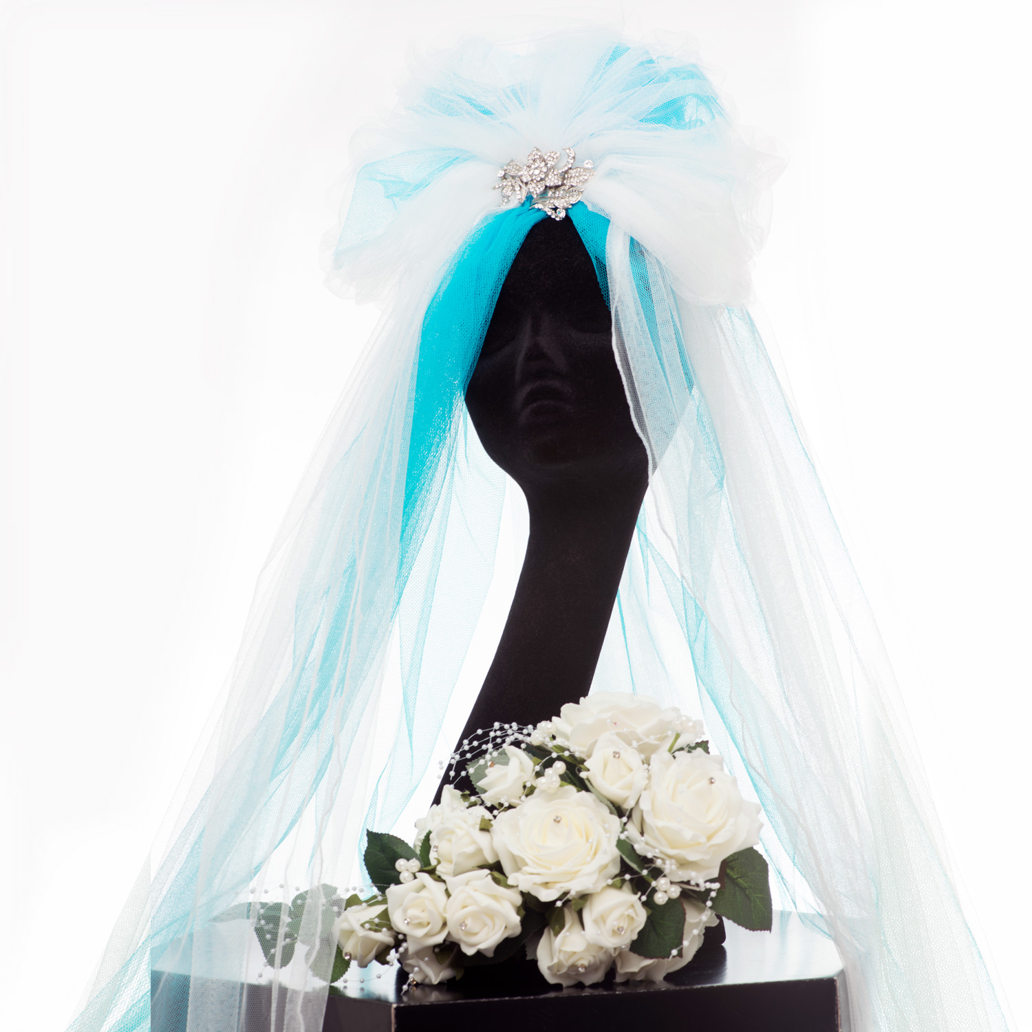 TURQUOISE AND WHITE WEDDING VEIL